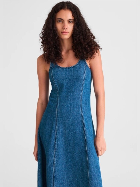 Madewell Dresses & Skirts - Madewell Denim Scoopneck Midi Dress